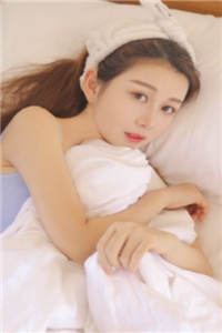 你失明了，突然有一天你恢复了视力，脑海里却有一个声音说：「别告诉他们你看得见。」完整小说全文章节免费阅读