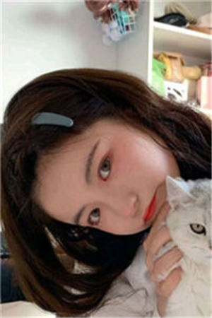 战少，你媳妇又爬墙了