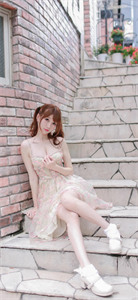 点此处即可享受畅读《玻璃窗里的女孩》周嘉西洛洛